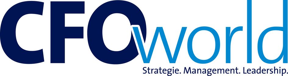 CFO world Logo in blauer Schrift.