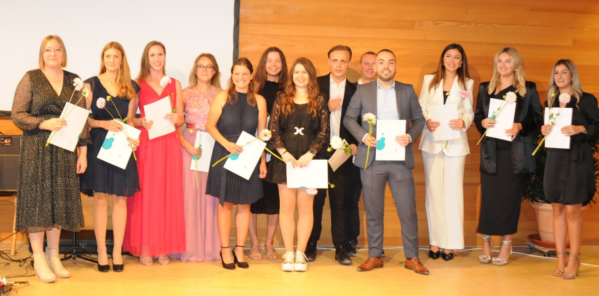 Gruppenbild der Masterabsolventen