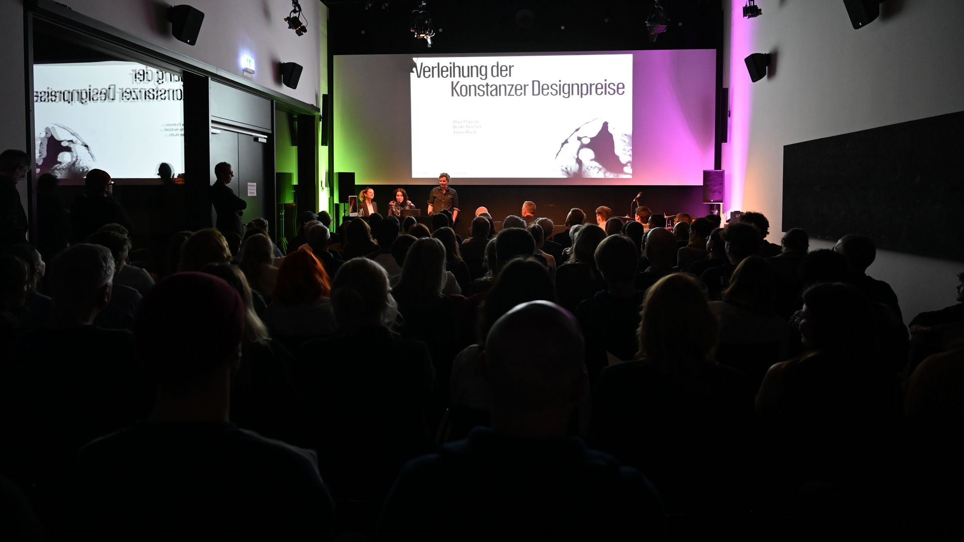 Foto Designpreisverleihung; Saal und Publikum von hinten