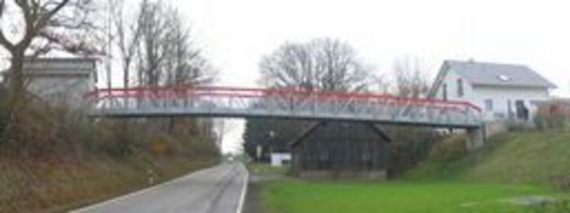 Foto einer Fußgängerbrücke aus Aluminium, Leingarten