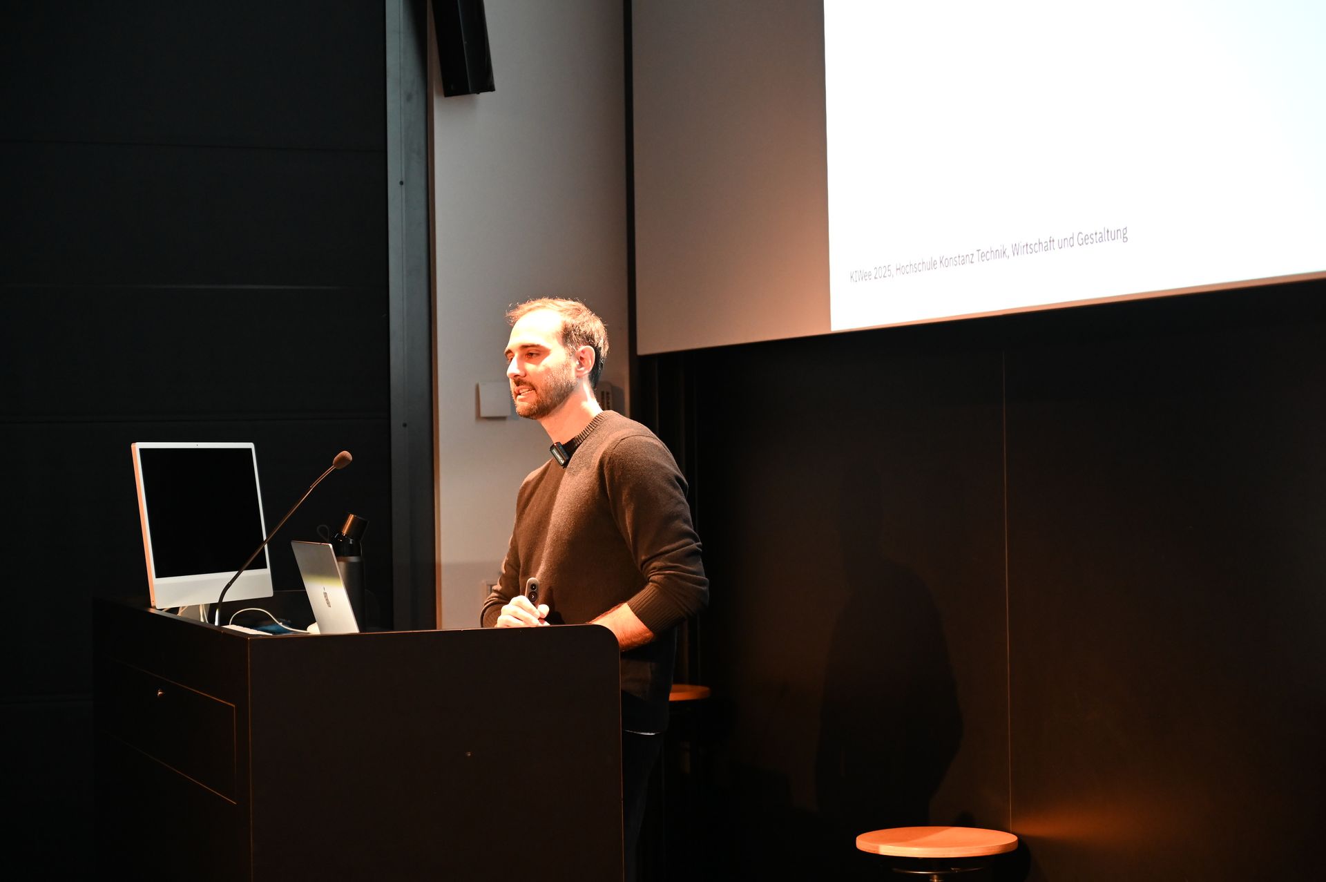 Robin Auer bei seinem Vortrag