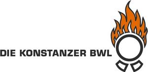 Logo der Konstanzer BWL. Es zeigt einen Kreis als Kopf mit stilisiertem weißen Kragen und flammender Haarpracht. 