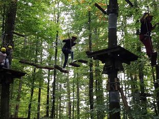 WDT-Studentin im Kletterpark der Mainau