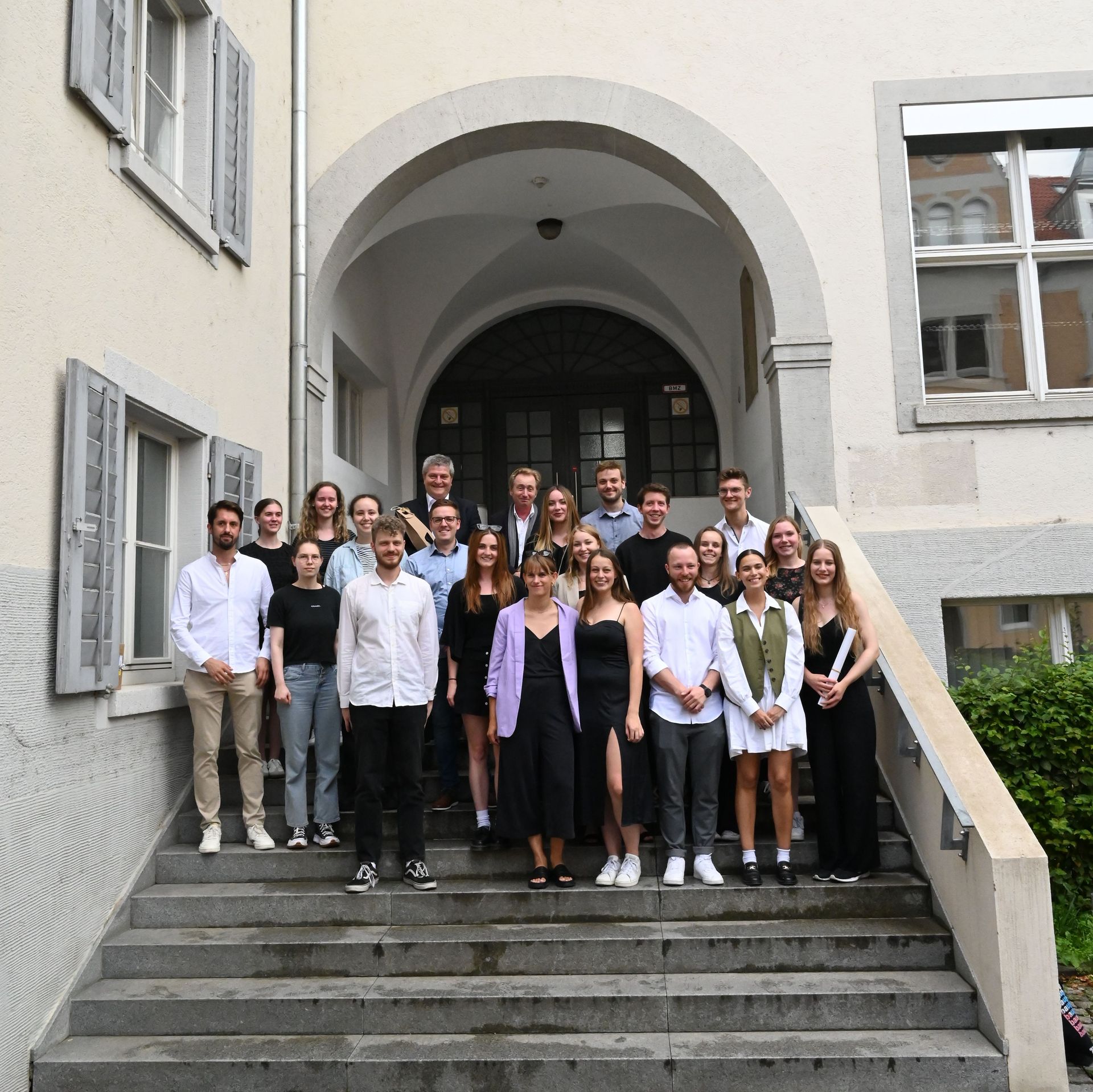 Bachelor-6-Absolventin*innen des Sommersemesters 23 Bachelor-6-Absolventin*innen des Sommersemesters 23