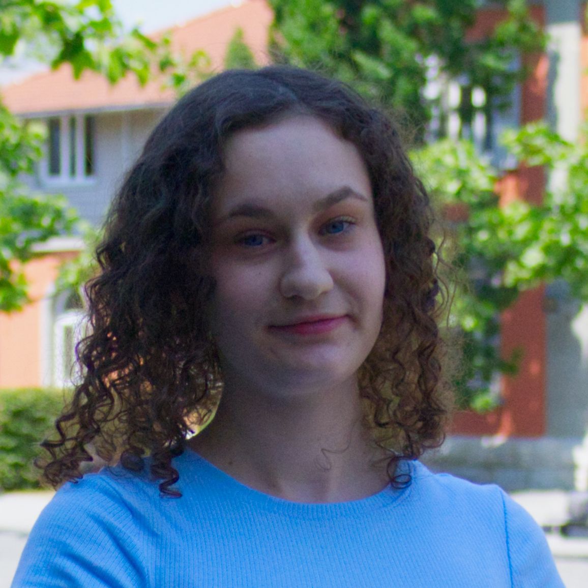 Portrait Ilyda Zeller, mit freundlichem Lächeln