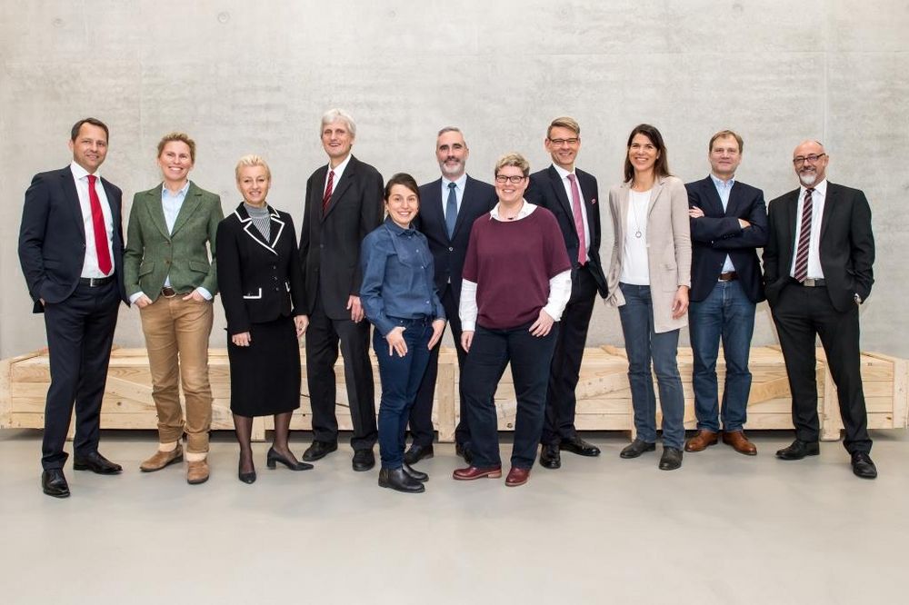 Kollegium Wirtschaftsrecht / Legal Management Gruppenbild der 9 Professorinnen und Professoren sowie der beiden Mitarbeiterinnen der Studiengänge Wirtschaftsrecht