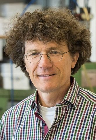 Dr.-Ing. Joachim Strittmatter Dr.-Ing. Joachim Strittmatter lächelt den Betrachter an