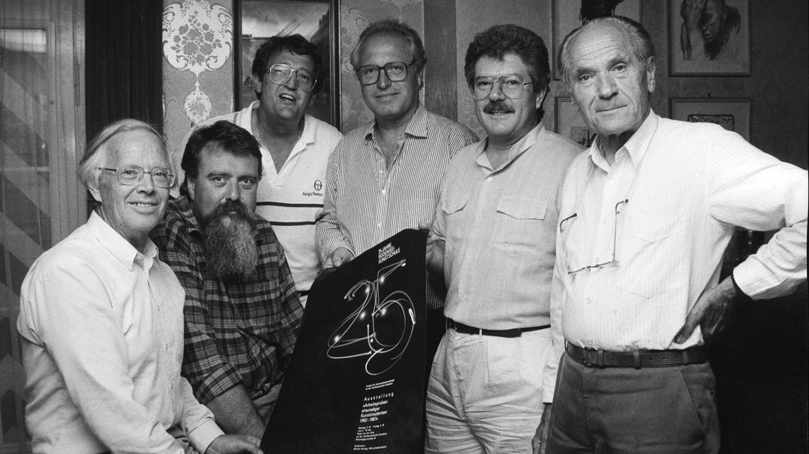 Schwarz-Weiß-Fotografie des Vorstands und Beirats des Fördervereins Bodensee-Kunstschule IFK v.l.n.r.: Klaus Keller-Uhl, K. Bäuerle, H. Wagner, M. Stadler, O. Harder, H. Finke. 