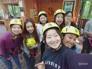 Gruppenbild der WDT-Student*innen im Kletterpark der Mainau