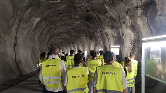 Teilnehmer der Exkursion im Stollen