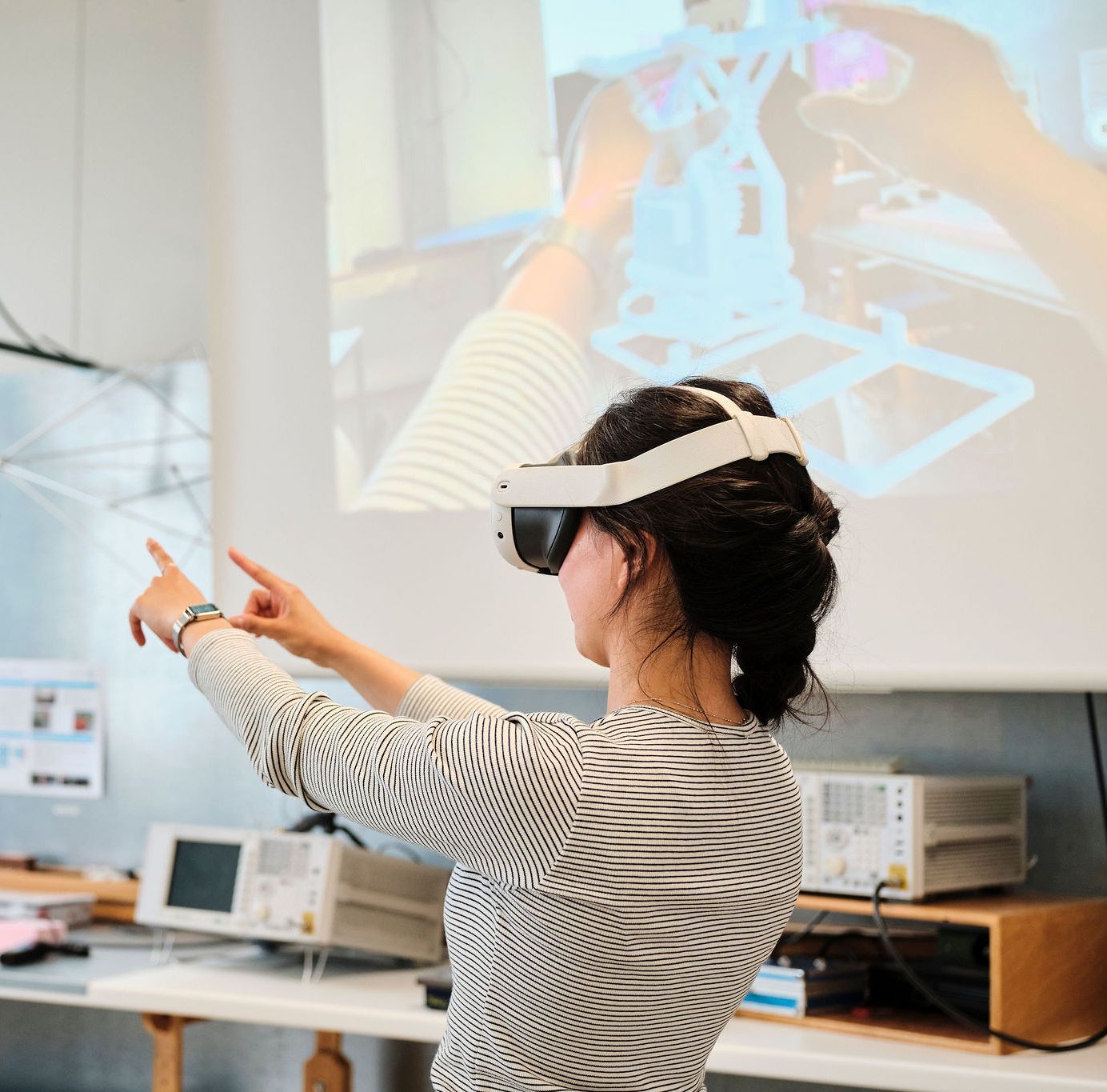 Student working with VR glasses