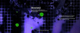 Ein lila schwarzes Bild mit dem Titel Resonanz