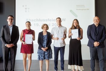 Abschlussfeier BW_Offizieller Teil_Verleihung der Studienabschlussurkunden. Foto: Felix Stoffel.