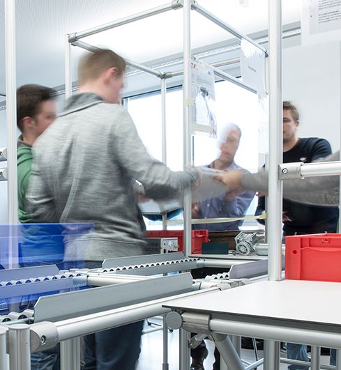 Studierende im Lean Labor