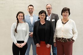 Das Gruppenfoto zeigt den Bundesvorstand der Leitungen der Hochschulbibliotheken im Deutschen Bibliotheksverbund gemeinsam mit der Präsidentin und dem Bibiliotheksleiter der HTWG
