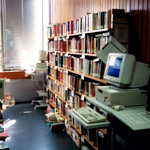 Unterbringung Bücher, bevor es ein eigenes Bibliotheksgebäude auf dem Campus gab
