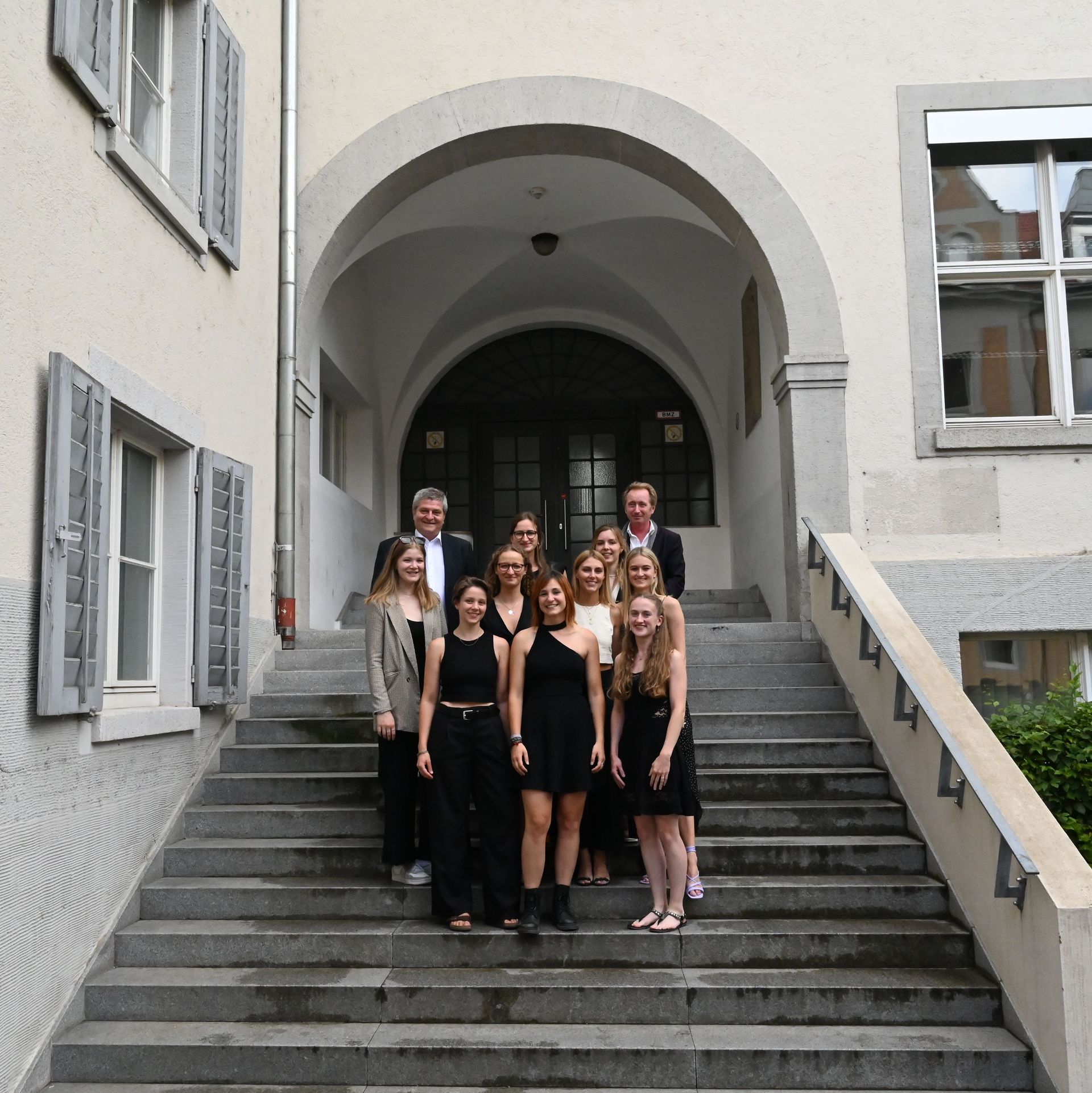 Bachelor-6-Absolventin*innen des Sommersemesters 23 Bachelor-6-Absolventin*innen des Sommersemesters 23