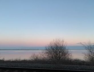 Foto aus dem Zug auf den Bodensee bei Sonnenuntergang