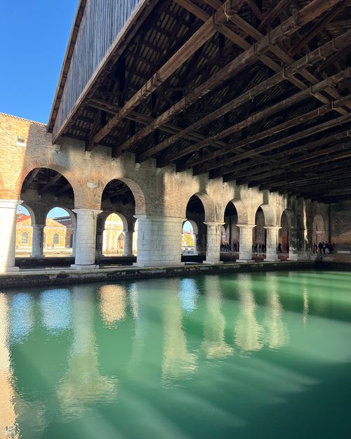 Bild Arsenale Venedig.