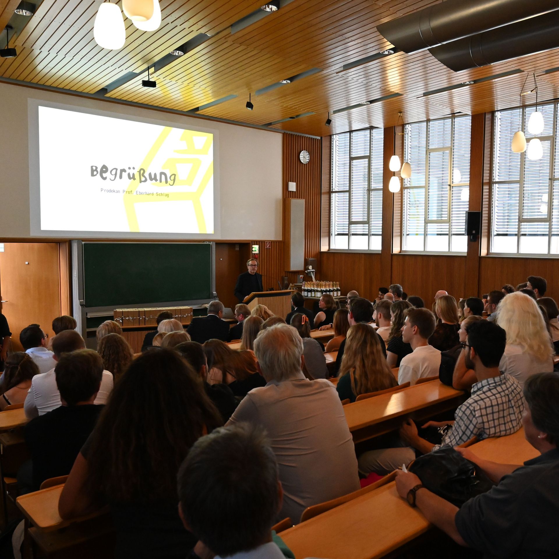 Begrüßung durch Prodekan Prof. Eberhard Schlag 