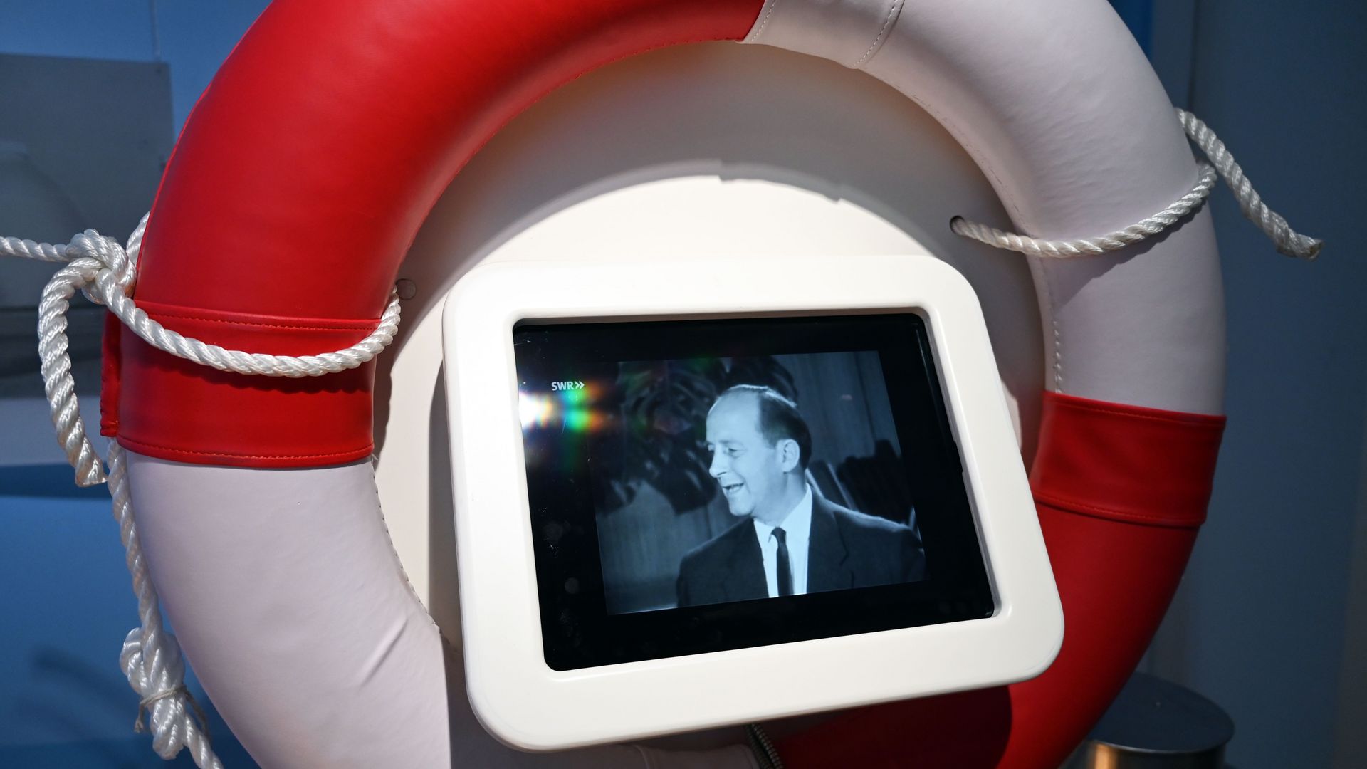 Pad mit historischem Film in einem Schwimmring