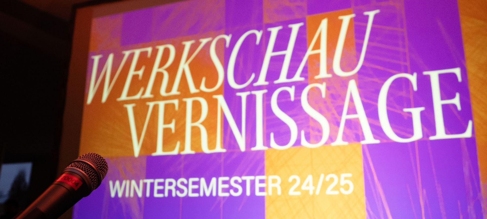 Foto der Präsentation zur Werkschau-Vernissage