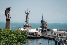 Blick auf den Konstanzer Hafen mit der Imperia