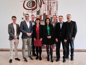 Gruppenfoto der Besucher*innen und HTWG-Angehörigen