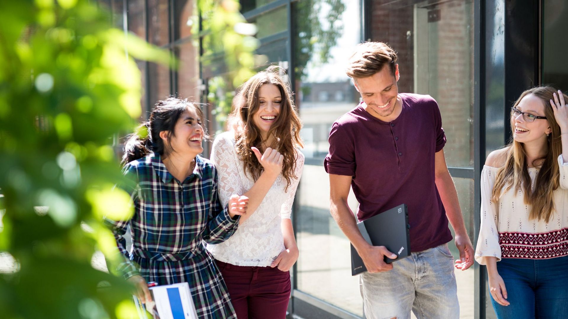 Eine Gruppe Studierender sind Teil vom ERASMUS Programm