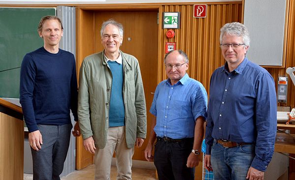 Man Sieht von links nach rechts Vizepräsident Prof. Dr. Gunnar Schubert, Prof. Dr. Roland Nägele, Prof. Günter Nagel, Prof. Dr. Burkhard Lege, Dekan der Fakultät Maschinenbau