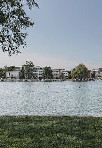 Hochschulcampus Seerheinseite Der Seerhein mit Blick auf den Hochschulcampus