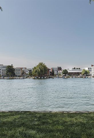 Hochschulcampus Seerheinseite Der Seerhein mit Blick auf den Hochschulcampus