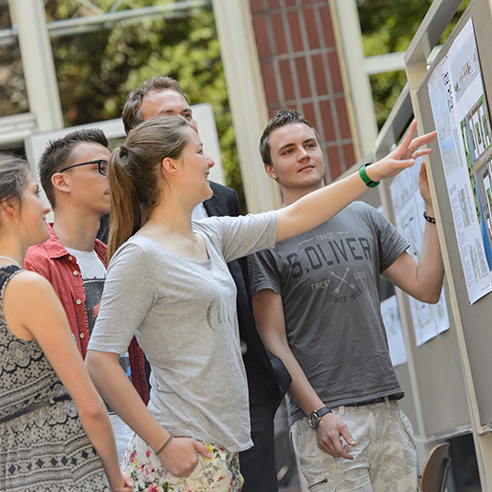 Studierende präsentieren ihre Entwürfe