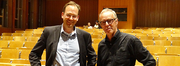 Stefan Krötsch und Hermann Kaufmann in der Aula der HTWG