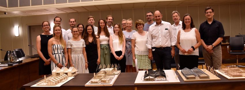 Gruppenfoto von Studenten und Betreuern.