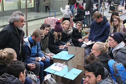 Blue Table Talk mit José Rosas in der Innenstadt von Santiago de Chile.