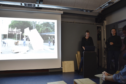 Präsentation der Studierenden im Dachatelier.