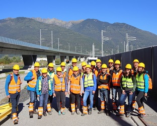 Gruppenfoto vor dem Ceneri-Basistunnel