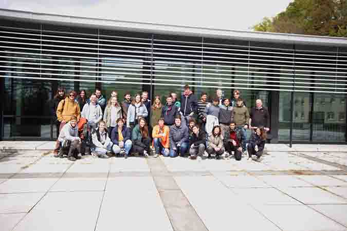 Gruppenfoto vor dem Gebäude der Bodensee-Wasserversorgung