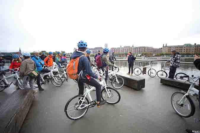 Studierendengruppe auf dem Rad in Kopenhagen