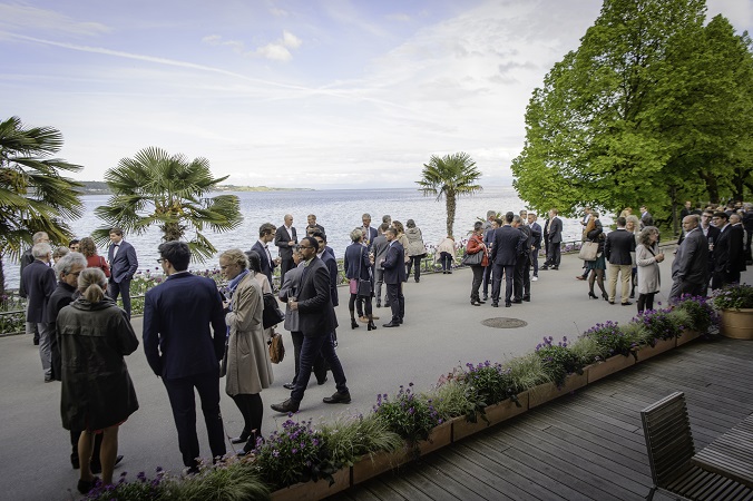 Apero auf der Terrasse des Restaurants Comtorey auf der Mainau