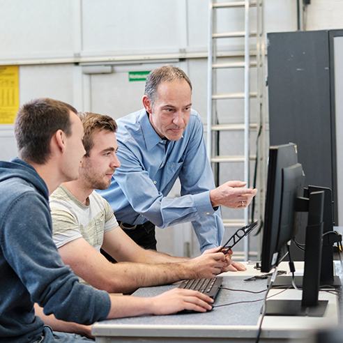 Konstanz University of Applied Sciences: Engineering professor working with students Konstanz University of Applied Sciences: Engineering professor working with students