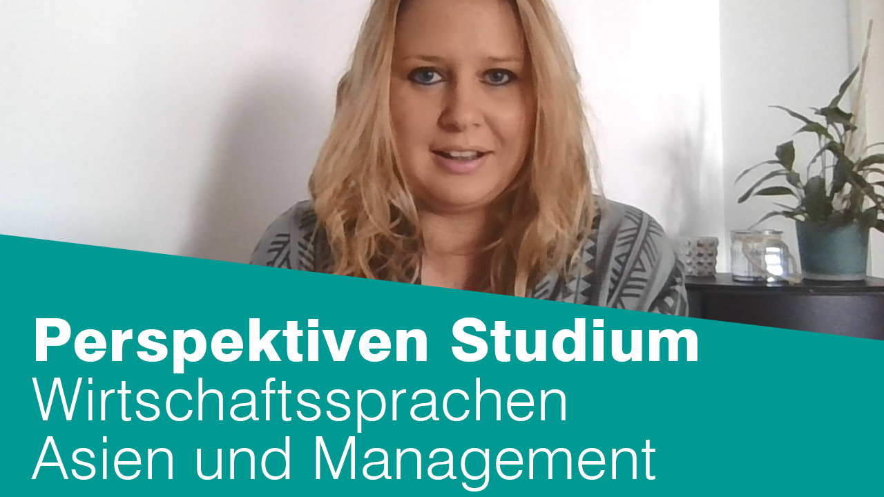Bild einer ehemaligen Studentin des Studiengangs BAS; über die Hälfte des Bildes steht ein Banner mit der Headline: Perspektiven Studium