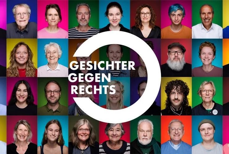 Ein Flyer der die Aktion „Dein Gesicht gegen Rechts“ bewirbt. In der Mitte befindet sich das große Logo mit der Aufschrift „Gesichter gegen Rechts“. Rund um das Logo sind mehrere Porträtfotos von diversen Menschen angeordnet. Die Personen stehen vor unterschiedlich farbigen Hintergründen und haben bereits an der Aktion teilgenommen, um ein sichtbares Zeichen gegen Rechtsextremismus zu setzen.