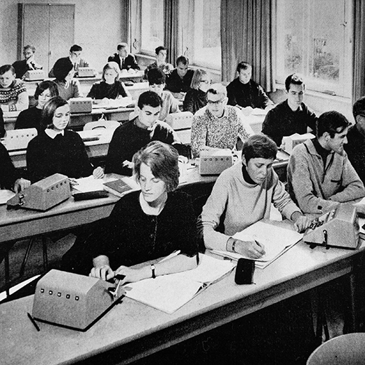 Programmierklasse mit Tischrechenmaschinen (1965)