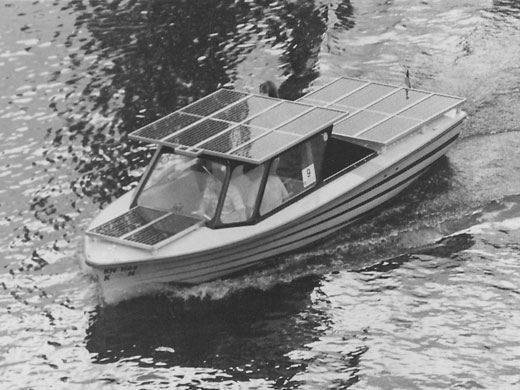 Solarboot Korona, das schwimmende Forschungslabor der Hochschule Konstanz (1988)