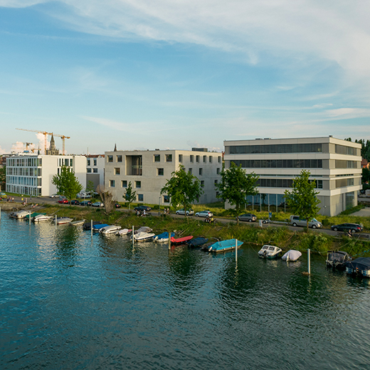 Seerhein mit Neubauten auf HTWG-Campus