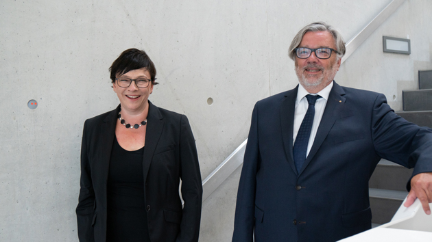 Gruppenfoto mit Prof. Dr. Sabine Rein, die neue Präsidentin der HTWG, und Dr. Stefan Keh, Vorsitzender des Hochschulrats