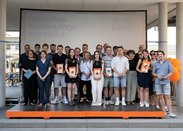 Gruppenfoto der Preisträger mit den Jurymitgliedern. 