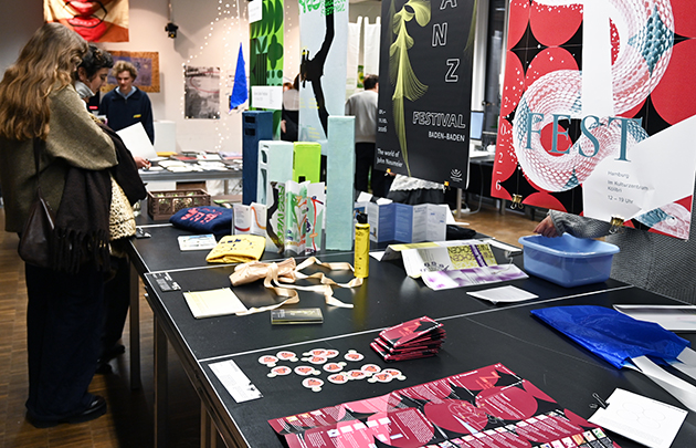 Verschiende Flyer, Plakate und weitere Arbeiten aus dem Kommunikationsdesign